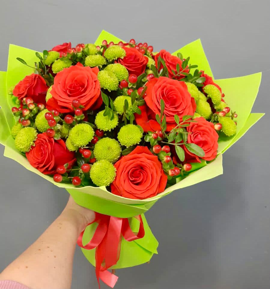 Букет цветов из: Хризантемы и Розы в Кирово-Чепецке