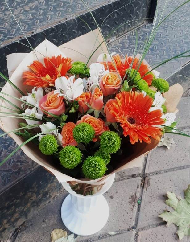 Букет цветов из: Герберы, Хризантемы, Альстромерии и Розы в Кирово-Чепецке