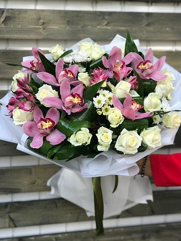 Букет цветов из: Розы и Хризантемы в Кирово-Чепецке