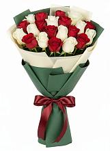 Букет Микс из красных и белых роз #REPLACE_PRED# Кирово-Чепецке