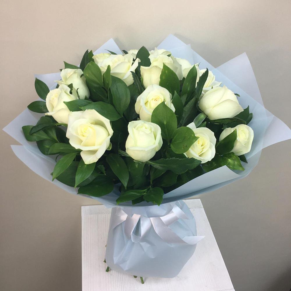 Букет 15 Белых роз Проуд в Кирово-Чепецке