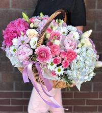 Цветочная композиция из Розы, Хризантемы, Пионы и Лизиантусы в корзине #REPLACE_PRED# Кирово-Чепецке
