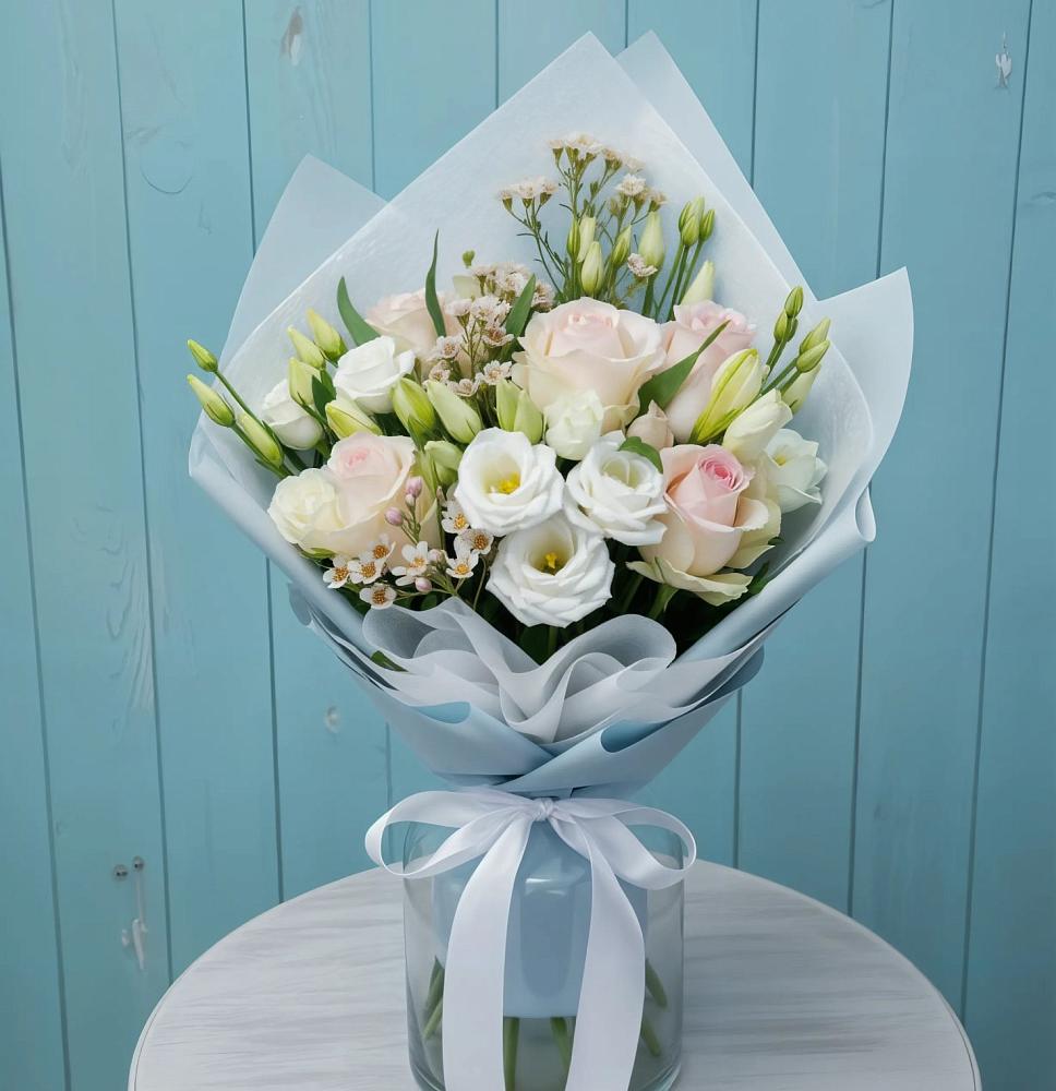 Букет цветов из: Розы и Лизиантусы в Кирово-Чепецке