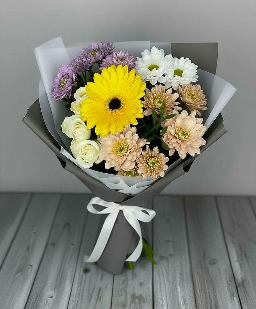 Букет цветов из: Розы, Герберы и Хризантемы в Кирово-Чепецке