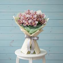 Букет цветов из:  Орхидеи и Розы в Кирово-Чепецке