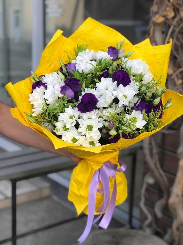 Букет цветов из: Ирисы, Хризантемы и Ромашки в Кирово-Чепецке