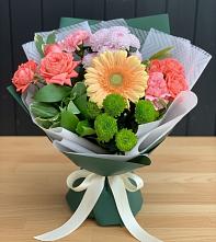 Букет цветов из:  Гвоздики, Розы, Герберы и Хризантемы #REPLACE_PRED# Кирово-Чепецке