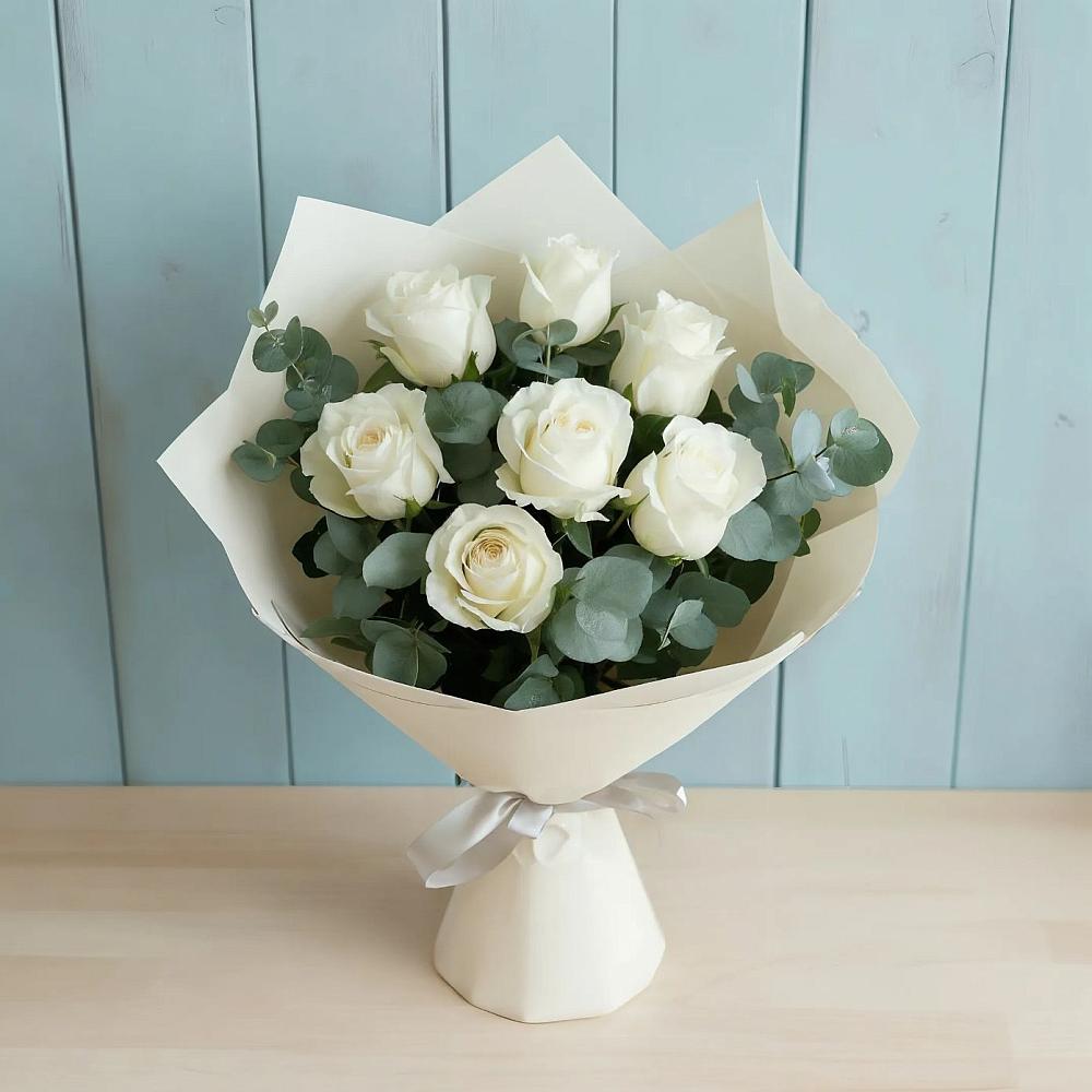 Букет Белые розы в Эвкалипте в Кирово-Чепецке