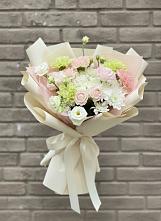 Букет цветов из:  Гвоздики, Розы, Лизиантусы и Хризантемы #REPLACE_PRED# Кирово-Чепецке