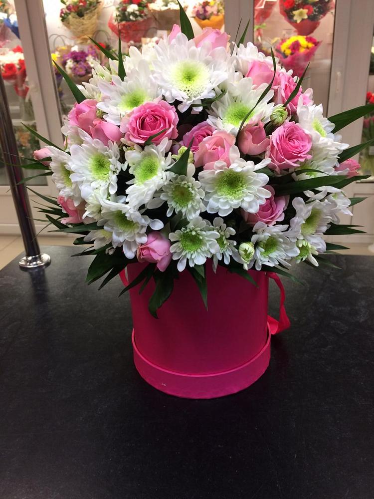 Цветочная композиция из Розы и Хризантемы в шляпной коробке в Кирово-Чепецке