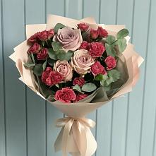 Букет цветов из:  Гвоздики и Розы в Кирово-Чепецке