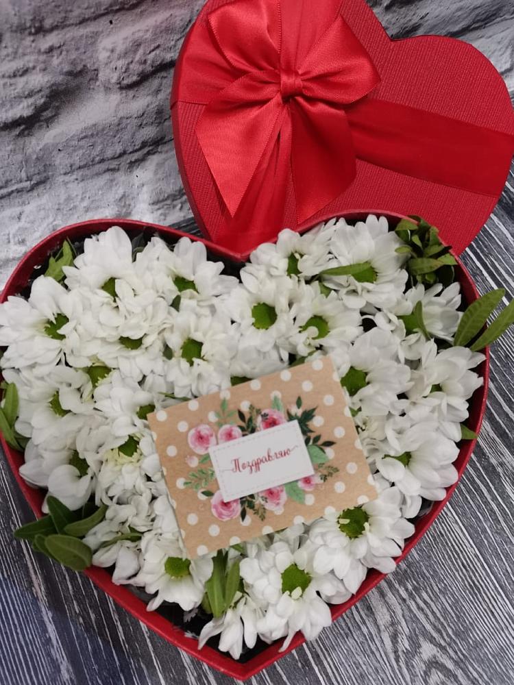 Цветочная композиция из Хризантемы в виде сердца в Кирово-Чепецке