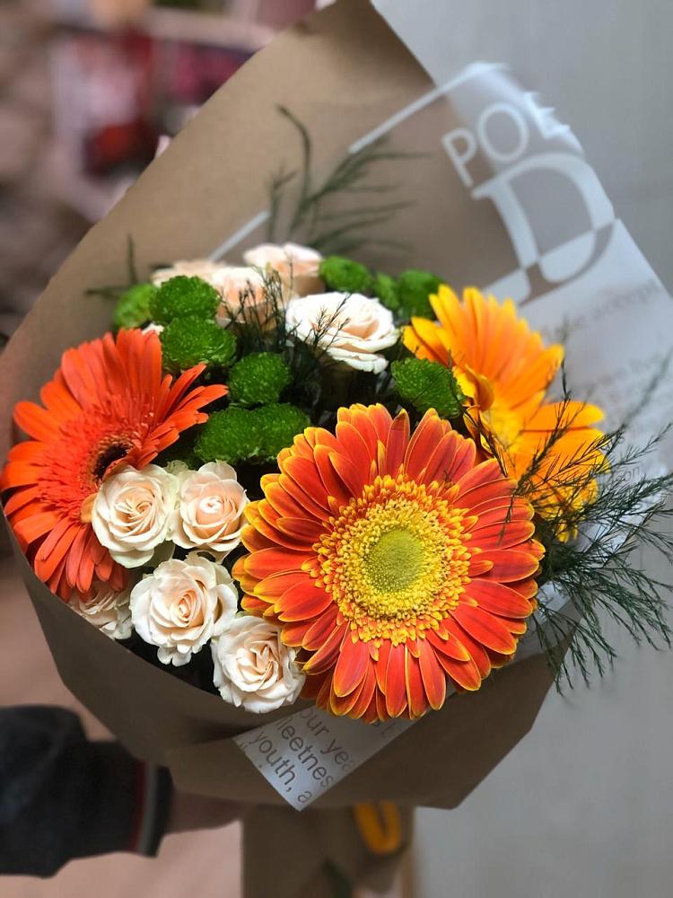 Букет цветов из: Герберы, Хризантемы и Розы в Кирово-Чепецке