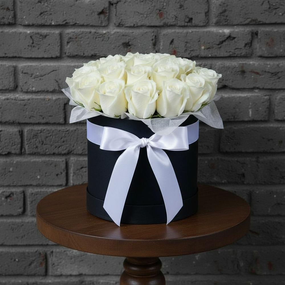 Цветочная композиция из Розы в шляпной коробке в Кирово-Чепецке