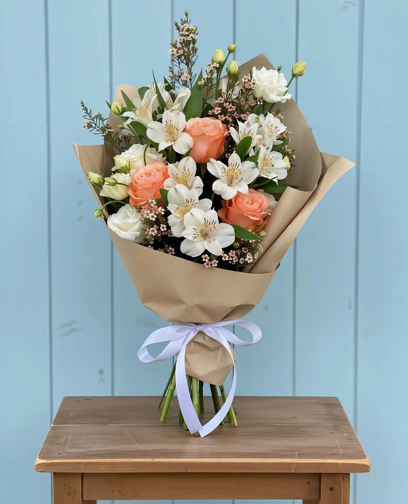 Букет цветов из: Альстромерии, Лизиантусы, Розы и Хризантемы в Кирово-Чепецке