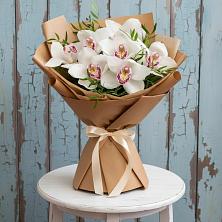 Букет цветов из:  Орхидеи и Розы в Кирово-Чепецке