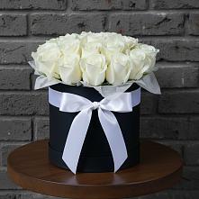 Цветочная композиция из Розы в шляпной коробке в Кирово-Чепецке